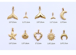 Detailed size overview of 10 gold-plated stainless steel star and moon charms
