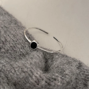 Adjustable S925 silver ring with black onyx stone and hammered texture finish