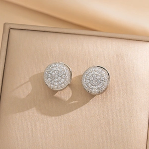 Orecchini a cerchio irregolare in argento con pavé di zirconi in scatola regalo