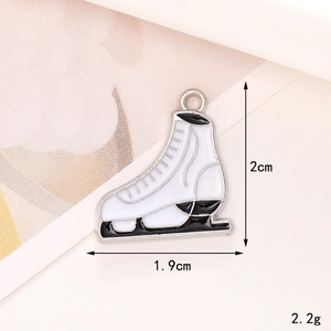 Macro view of Christmas ice skate charm in zinc alloy with detailed size measurements
