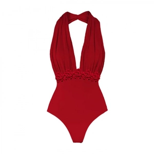 Costume intero rosso scuro con scollo a V profondo, allacciatura al collo e fiore 3D in vita