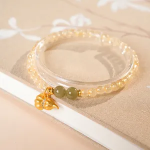 Perlenarmband mit gelben Rutilquarzperlen und goldenem Hulu-Anhänger mit kleinen Diamanten