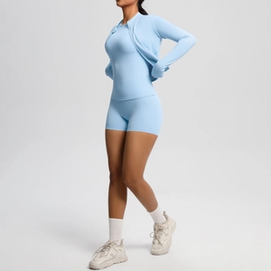 Ensemble de fitness 3 pièces bleu clair avec veste zippée, débardeur et short