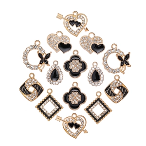 Lot de 10 breloques trèfle et cœur en alliage doré avec émail noir et strass brillants