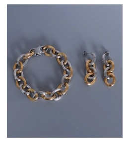 Detail of 18K gold plated textured oval link bracelet and earrings set with dual-tone finish