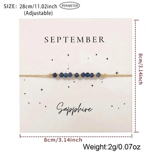 Bracelet ajustable en perles de saphir de septembre sur carte de présentation cadeau