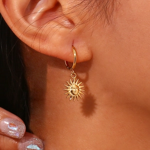 18K gold plated stainless steel sun face charm hoop earring with creative sun shadows