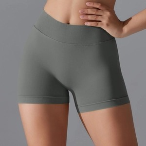 Détail de la large ceinture haute côtelée du short de yoga sans couture gris foncé