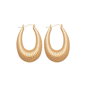 Polished gold oval ribbed hoop earrings with a minimalist vintage metallic design