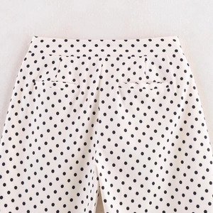 Pantalon blanc pour femme à pois noirs avec taille haute et détails de poches arrière