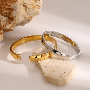 Set di bracciali rigidi in acciaio inossidabile lucido oro e argento con chiusura