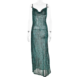 Robe longue verte à imprimé léopard avec fines bretelles et dos nu en maille légère