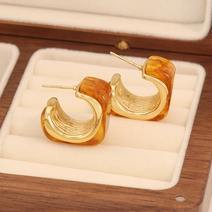 Boucles d'oreilles créoles vintage en résine ambre et acier inoxydable doré en C