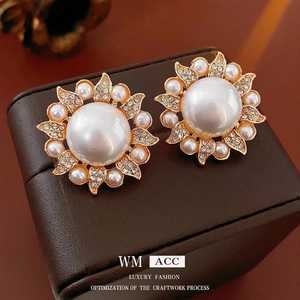 Sunflower Artificial Pearl Stud Earrings With 925 Sterling Silver Earring Post Alloy Rhinestone Flower Shape French Retro Luxury