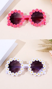 Detailed view of pink and white daisy flower sunglasses for kids with gradient lenses