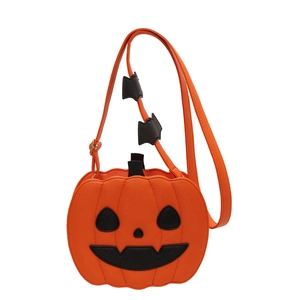 Ausgefallene Halloween Kürbis Umhängetasche in Orange aus Saffiano-Leder mit Fledermaus