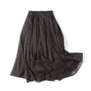 Dunkelbrauner Chiffon-Midirock mit Punkten, unregelmäßigem Saum und eleganten Falten Details