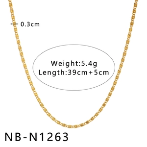 Détails du collier à billes évidées dorées avec dimensions 39+5cm de long et 0,3cm de large