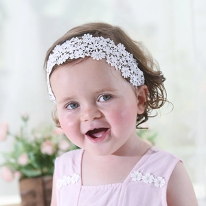 Detail of white lace daisy flower headband for baby girls with embroidery on soft nylon