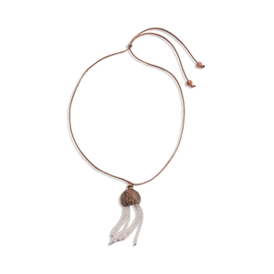 Collier ethnique avec perles en céramique et glands sur cordon tressé réglable