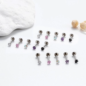 Set di piercing labret e cartilagine in acciaio inossidabile con zirconi a cuore