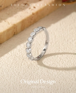 Macro shot of 925 sterling silver bubble band ring with round brilliant moissanite stones