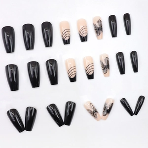 Schwarze und Nude Ballerina Kunstnägel Set mit Schmetterlingsmuster und Silberglitzer