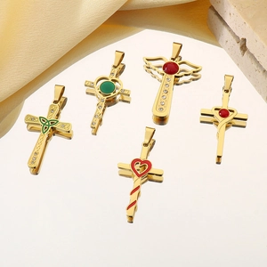 Détails de divers pendentifs en croix et ailes en acier inoxydable plaqué or 18 carats