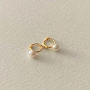 Minimalist 925 silver freshwater pearl hoop earrings in gold finish on white textured paper