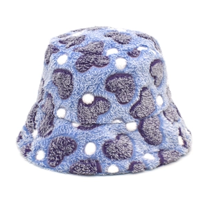 Chapeau bob en peluche bleu clair pour femme avec motifs de cœurs gris et pois blancs