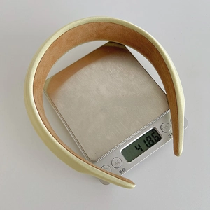 Detailed top view of light green padded headband on digital scale showing 41.86g weight