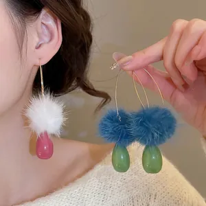 Eleganti Orecchini Lunghi In Lega Con Pompon Di Pelo E Pendente In Resina Goccia D'acqua Gioielli Invernali Da Donna