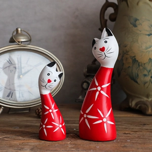 Japanese style red wooden cat figurines set for creative home office desktop decor