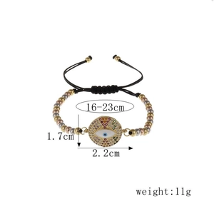 Detailansicht eines verstellbaren Evil Eye Armband mit Zirkonia und Abmessungen