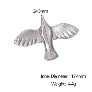 Detailed view of flying bird open ring with dimensions 24.5mm length and 4.4g weight