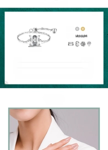 Detailed view of s925 silver chain ring with a square cubic zirconia stone in a modern design