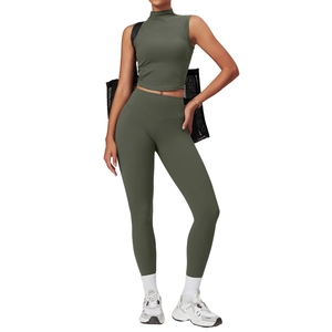 Dunkelolivgrünes Yoga-Set mit ärmellosem Crop-Top und Leggings mit hohem Bund