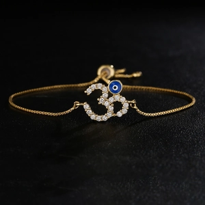 Bracciale placcato oro 18K con simbolo Om e ciondolo malocchio blu e chiusura regolabile