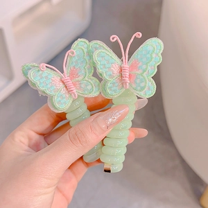 Coleteros en espiral verde menta con lindas mariposas bordadas en color rosa suave