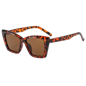 Chic tortoiseshell cat-eye sunglasses with brown lenses and durable metal hinges