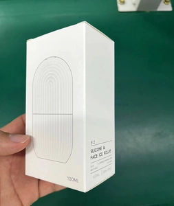 Detailed packaging of the BPA-free F-2 silicone face ice roller tool for skincare