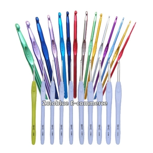 Detailed set of 22 ergonomic aluminum crochet hooks in assorted sizes and colors