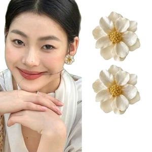 Elegant floral resin shell earrings with golden stamen and white petals for women
