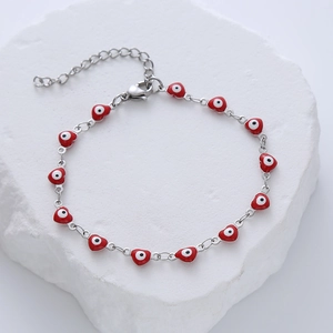Silbernes Edelstahl-Armband mit roten Emaille-Herz-Anhängern und bösem Blick-Motiv
