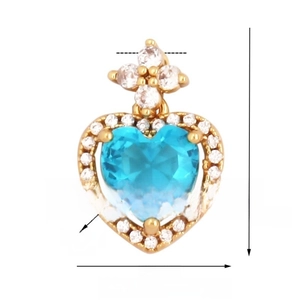 Detailansicht herzförmiger blauer Zirkonia-Anhänger mit weißen Steinen und Maßen