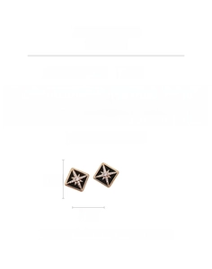 Detail of 1.5cm square star earrings made of 2.4g copper with 16K gold plating