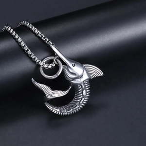 Pendentif espadon 3D nordique en acier inoxydable argenté sur collier de chaîne