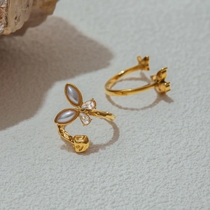 Eleganter 18K vergoldeter Edelstahl Schmetterlingsring mit Perle und Zirkonia Steinen