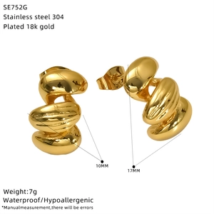 Détails des boucles d'oreilles en acier plaqué or 18 carats avec dimensions 17x10mm