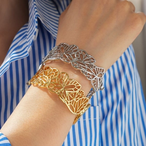Bracelet Manchette Large Alliage Ajouré Papillon Fleur Design Ouvert Ajustable Rétro Luxe Bijoux Mode